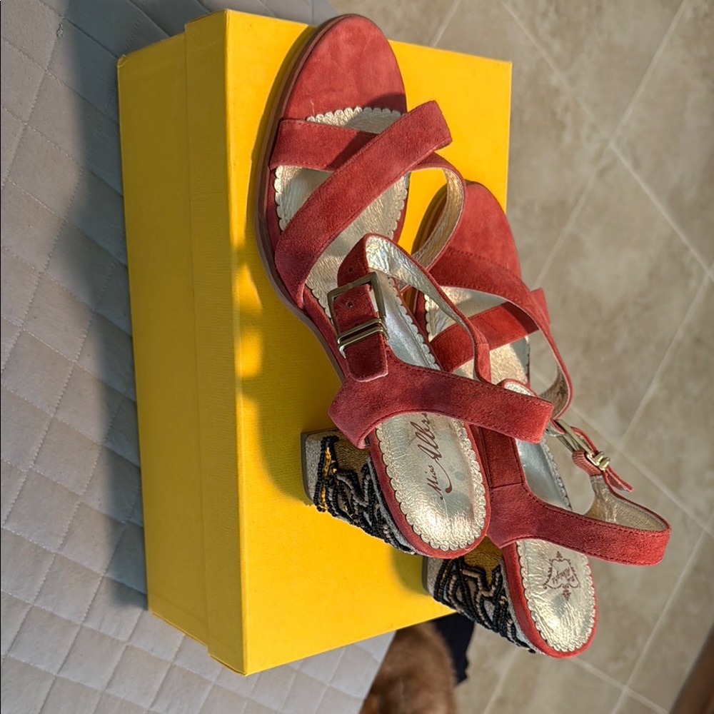 Miss Albright Red Sandals with Strappy Design